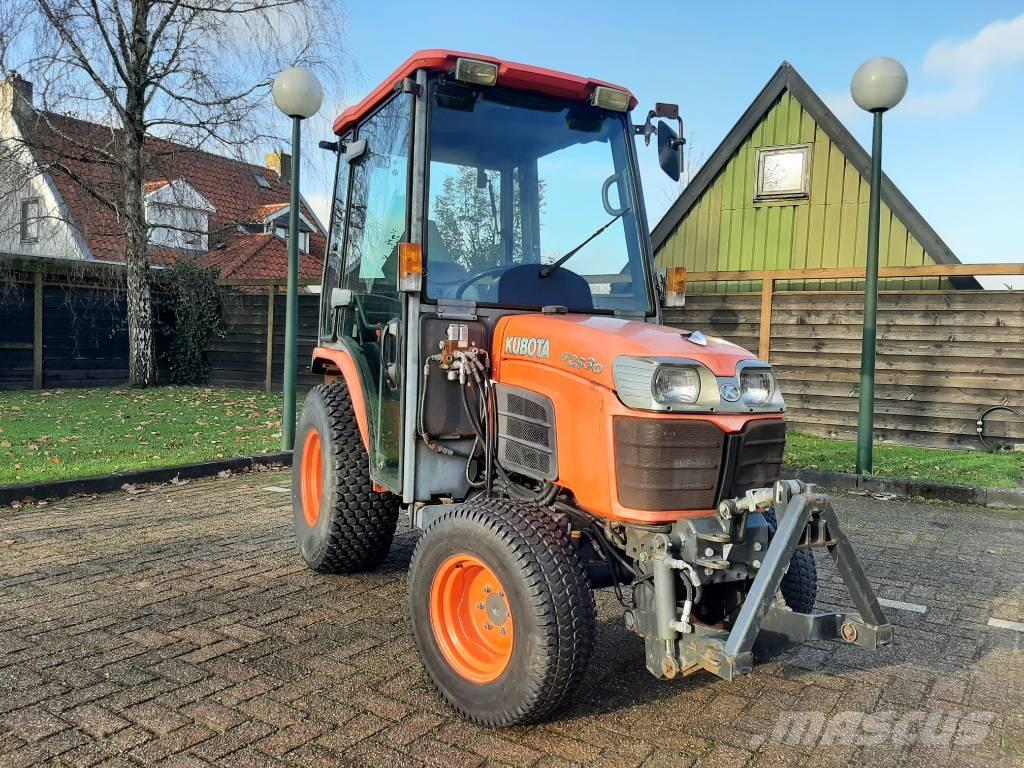 Kubota B 2530 جرارات مدمجة