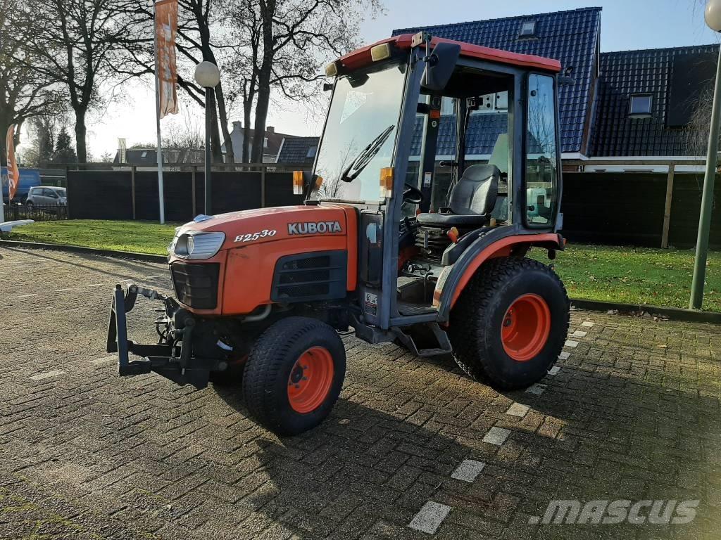 Kubota B 2530 جرارات مدمجة