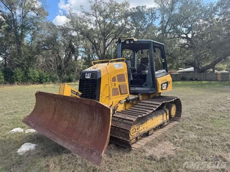 CAT D 3 K 2 LGP بلدوزرات مجنزرة