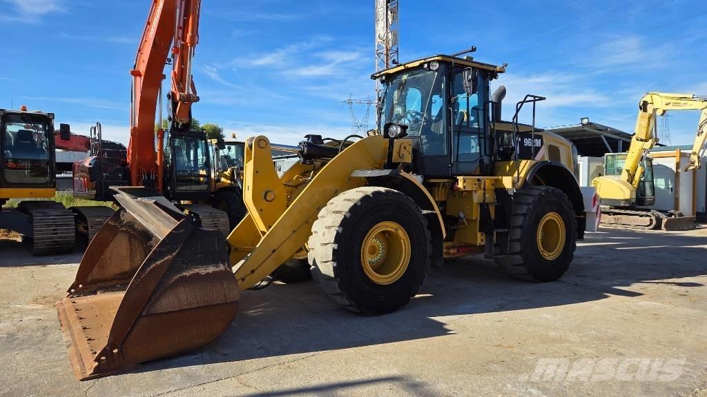 CAT 962 M لوادر بعجل