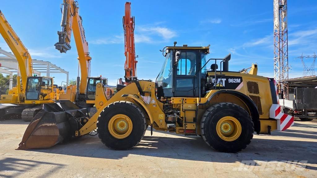 CAT 962 M لوادر بعجل