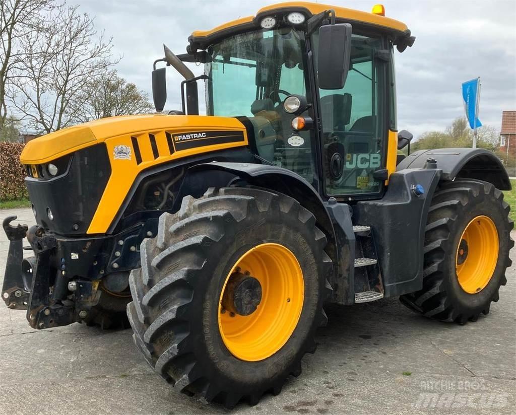 JCB 4220 Fastrac الجرارات