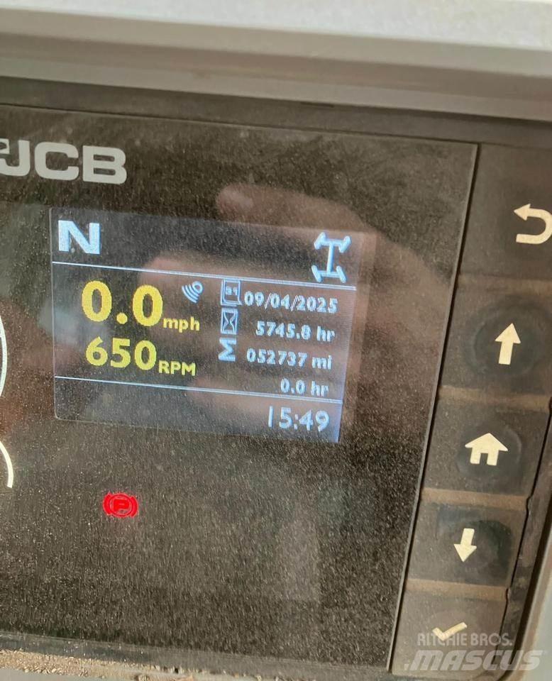JCB 4220 Fastrac الجرارات