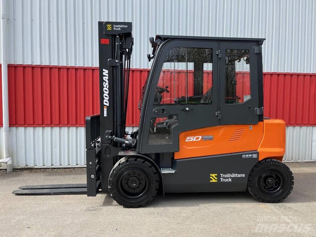 Doosan B 50 X-7 شاحنات ذات رافعات شوكية تعمل بالكهرباء