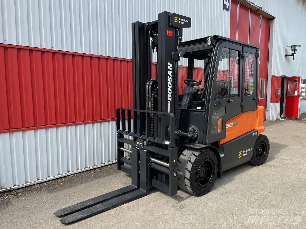 Doosan B 50 X-7 شاحنات ذات رافعات شوكية تعمل بالكهرباء