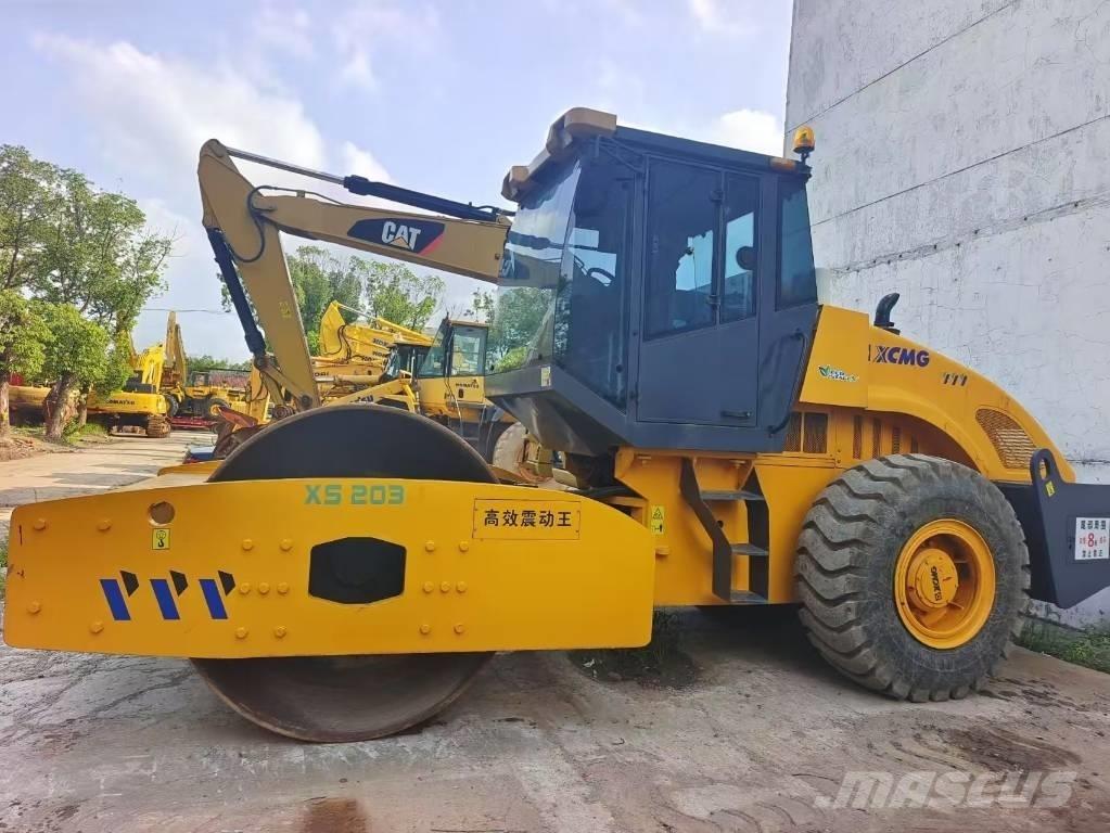 XCMG XS 202 J لوادر بعجل