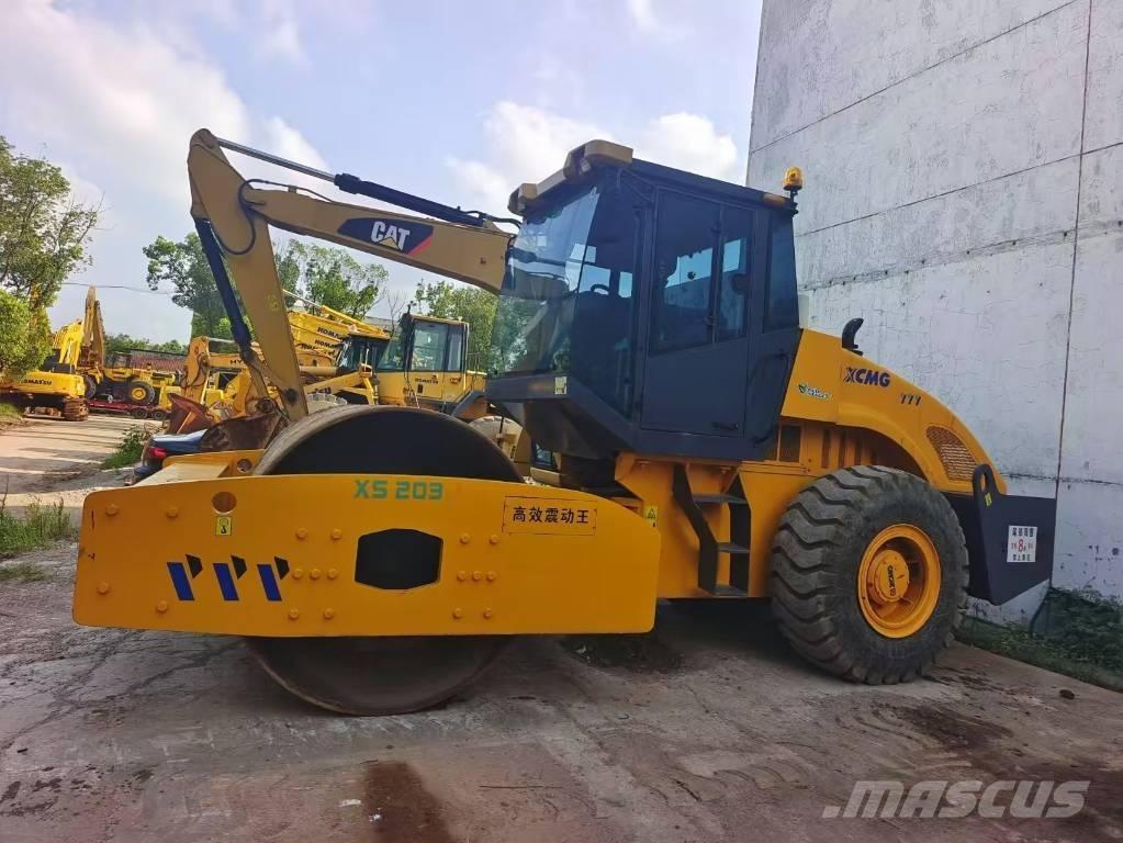 XCMG XS 202 J لوادر بعجل