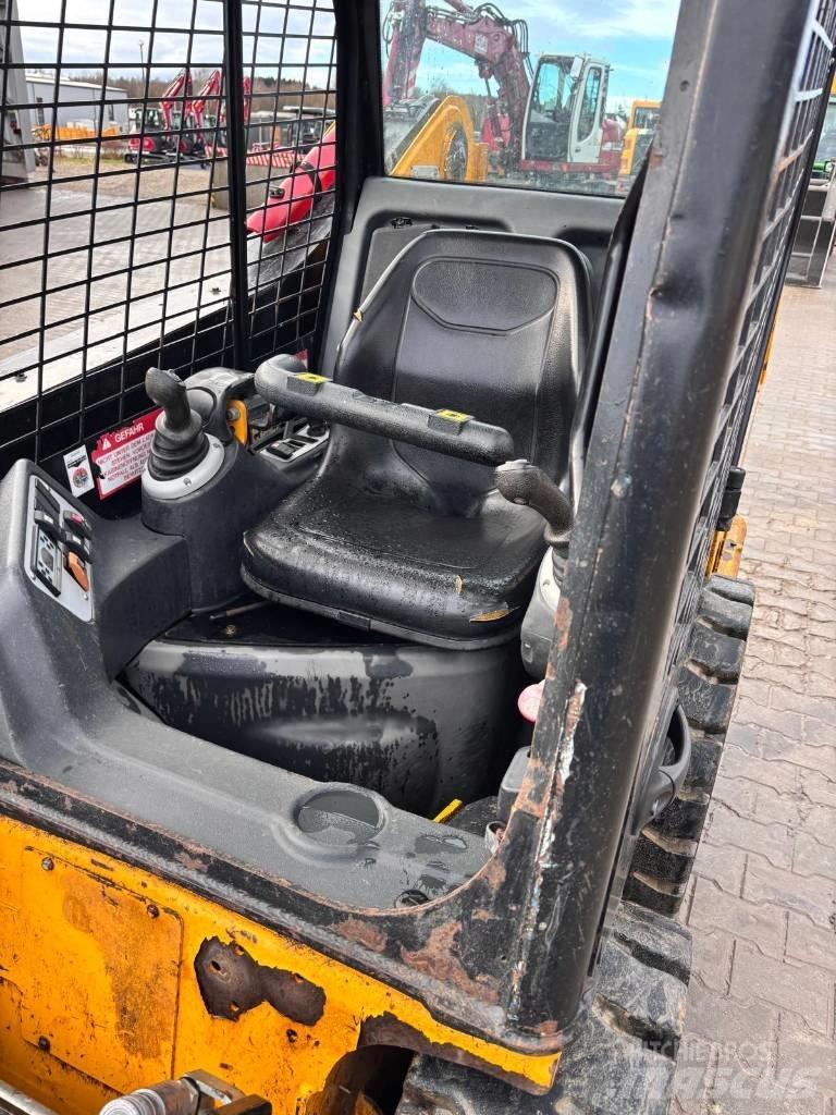 JCB 170 لوادر انزلاقية التوجيه