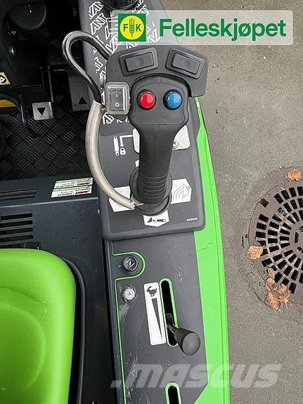 Avant 220 لوادر انزلاقية التوجيه