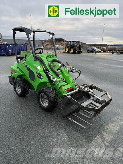 Avant 520 لوادر انزلاقية التوجيه