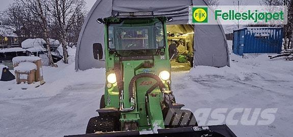 Avant 635 لوادر انزلاقية التوجيه