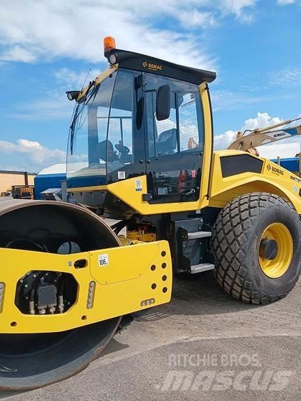 Bomag BW 213 D5 معدات السفلتة