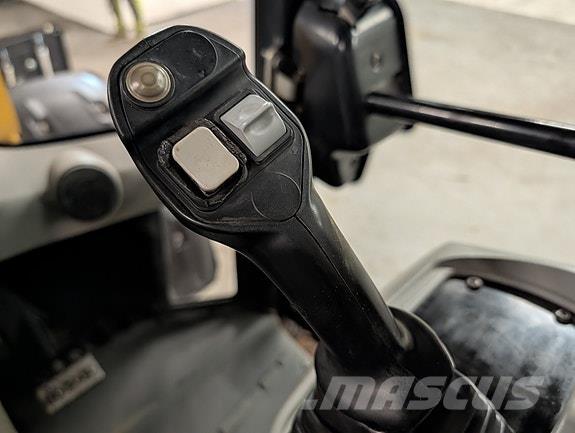 CAT 906 لوادر بعجل