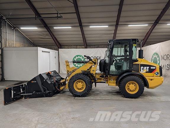 CAT 906 لوادر بعجل