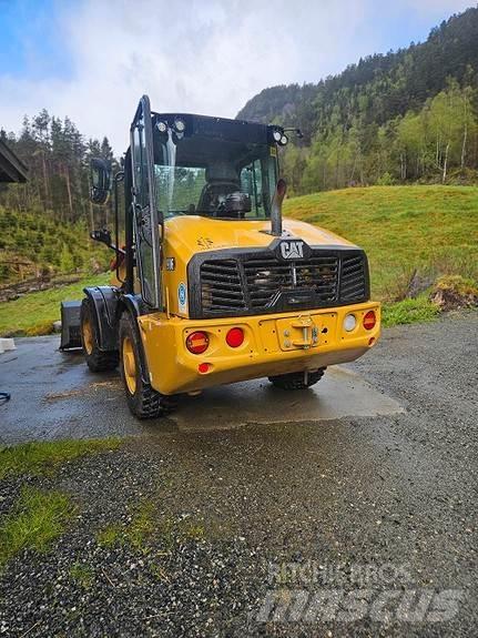 CAT 906-HF لوادر بعجل