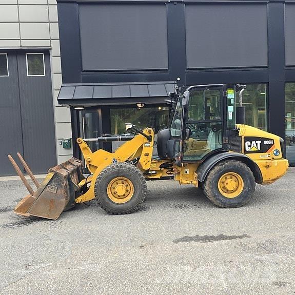 CAT 906H لوادر بعجل