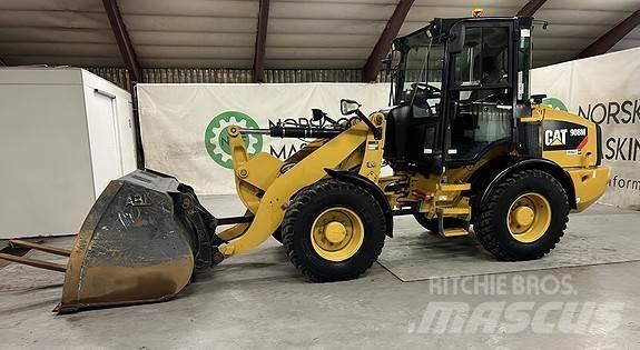 CAT 908M لوادر بعجل