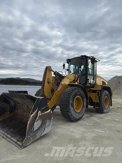 CAT 930M لوادر بعجل