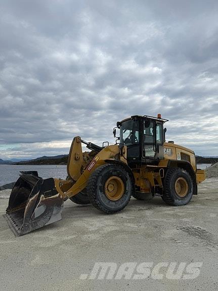 CAT 930M لوادر بعجل
