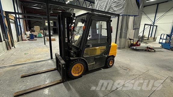 Daewoo D33S-3 شاحنات الديزل