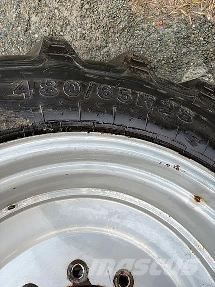  Dekk med felg الجرارات