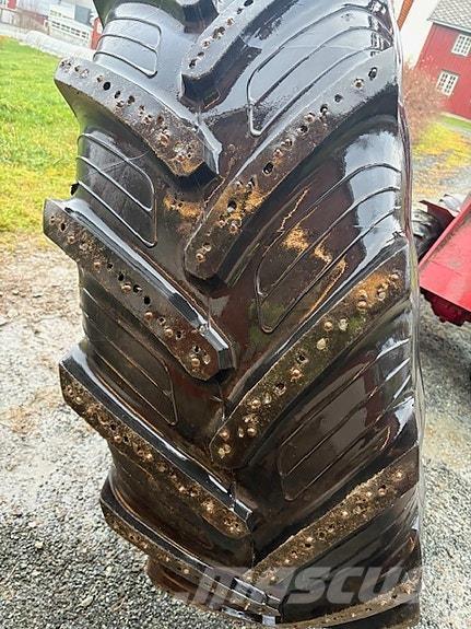  Dekk med felg الجرارات