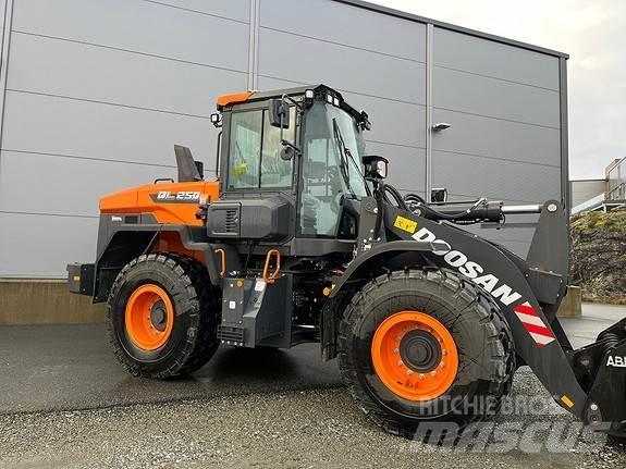 Doosan DL250-7 لوادر بعجل