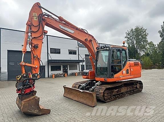 Doosan DX140LC حفارات زحافة