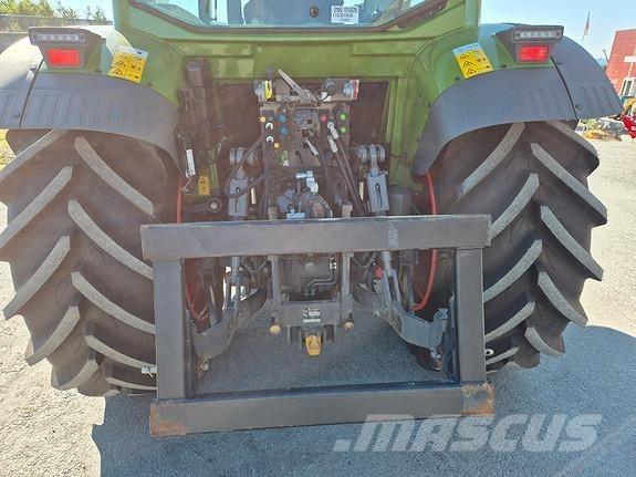 Fendt 211 الجرارات