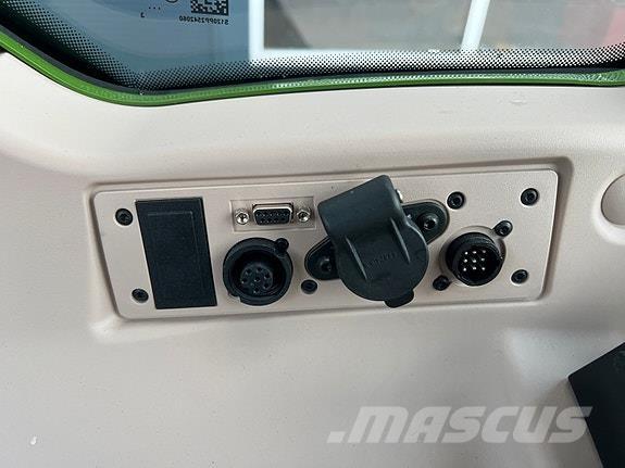 Fendt 211 Profi+ الجرارات