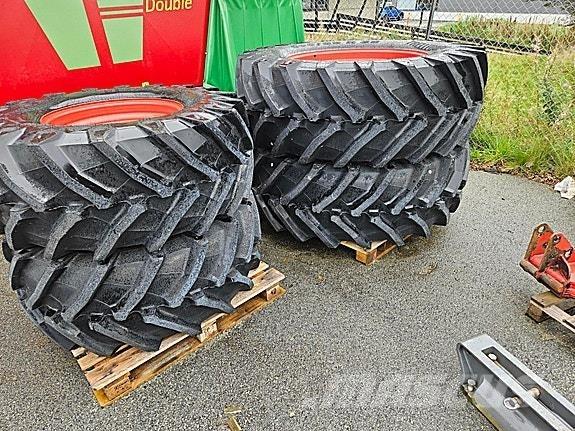 Fendt 300 الجرارات