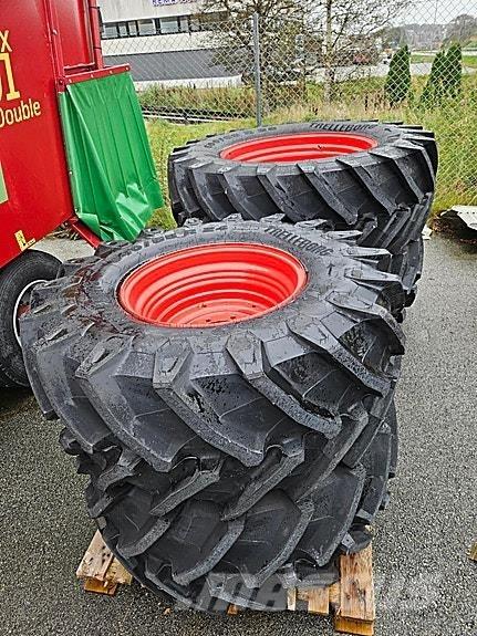 Fendt 300 الجرارات