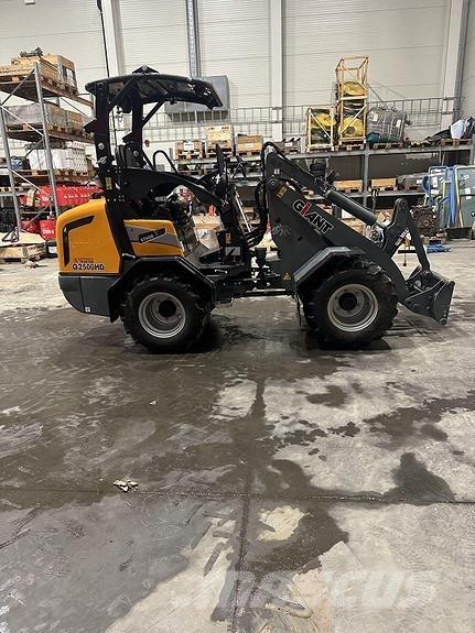 GiANT G2500HD+ لوادر انزلاقية التوجيه