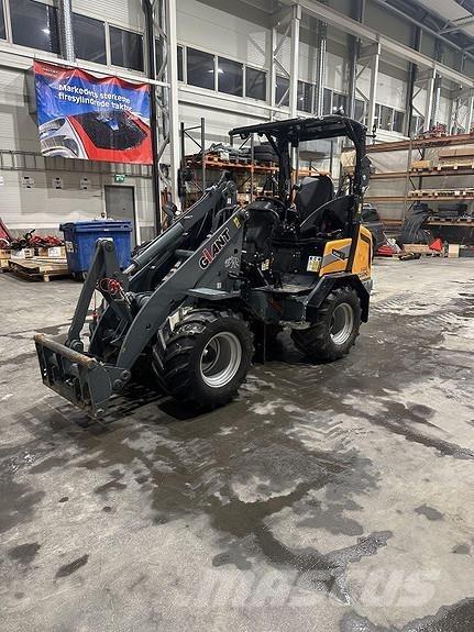 GiANT G2500HD+ لوادر انزلاقية التوجيه