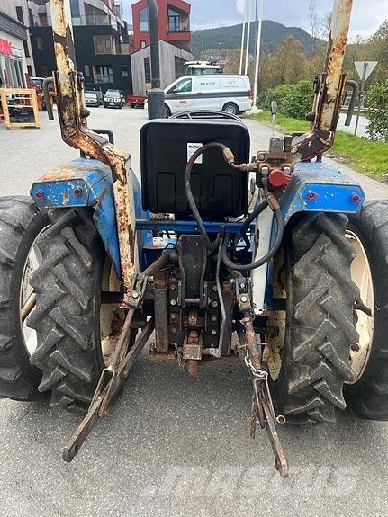 Iseki 3210 الجرارات