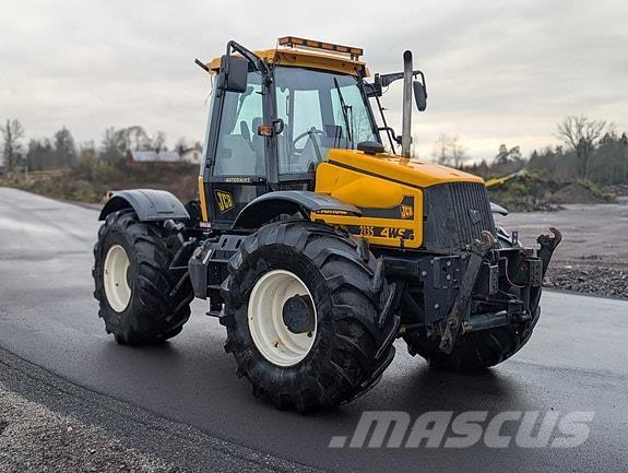 JCB 2135 4WS الجرارات