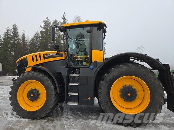 JCB Fastrac 8330 الجرارات