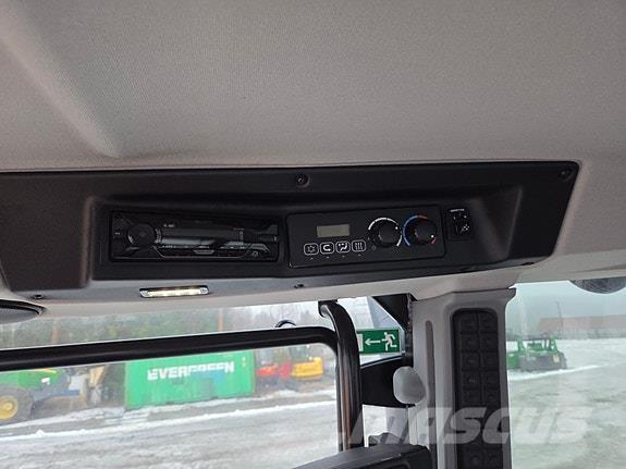 JCB Fastrac 8330 الجرارات