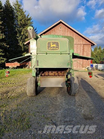 John Deere 1032 حصادات