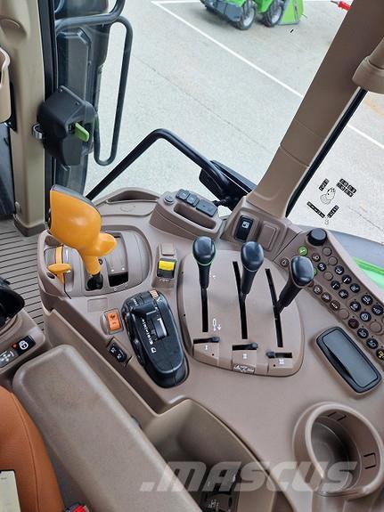 John Deere 2021 الجرارات