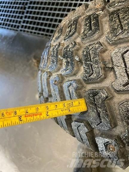 John Deere 2032R الجرارات