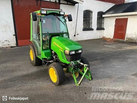 John Deere 2032R الجرارات
