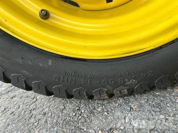John Deere 2032R الجرارات