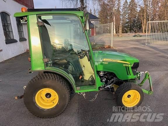 John Deere 2032R الجرارات