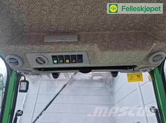 John Deere 2032R الجرارات