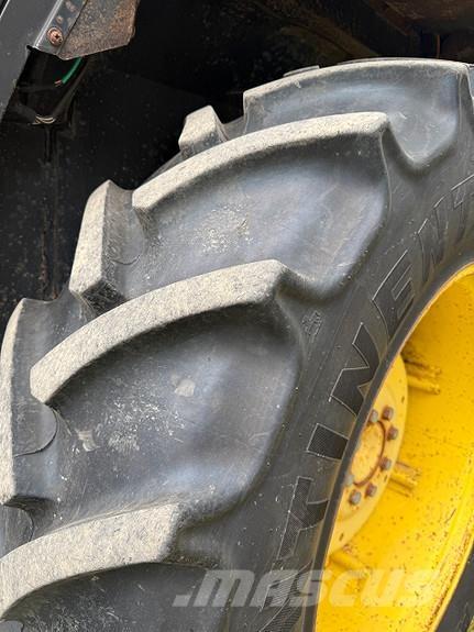 John Deere 2040 الجرارات