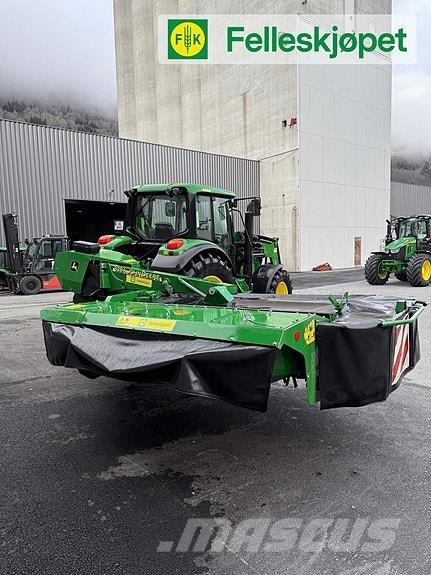John Deere 328A معدات أخرى لحصاد العلف