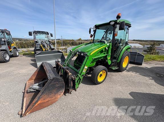 John Deere 3720 الجرارات