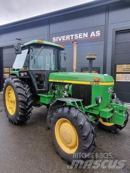 John Deere 4230 الجرارات