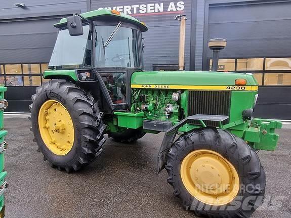 John Deere 4230 الجرارات